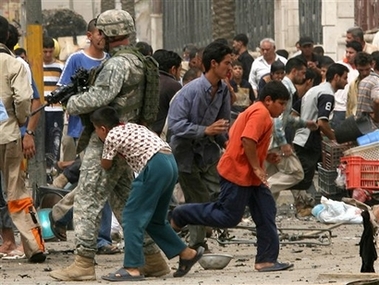 E mentre Bush viene attaccato a Roma...